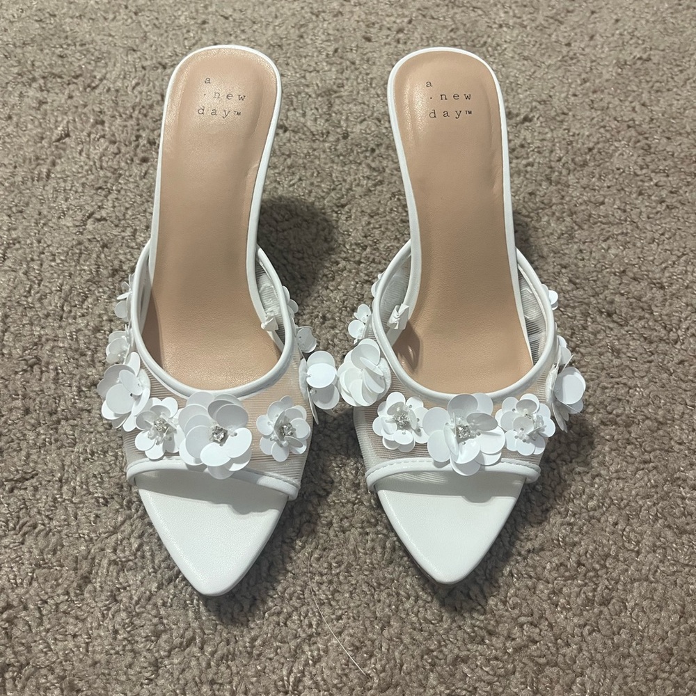 A New Day White Mules & Clogs Elegant Design - Picture 2 of 6